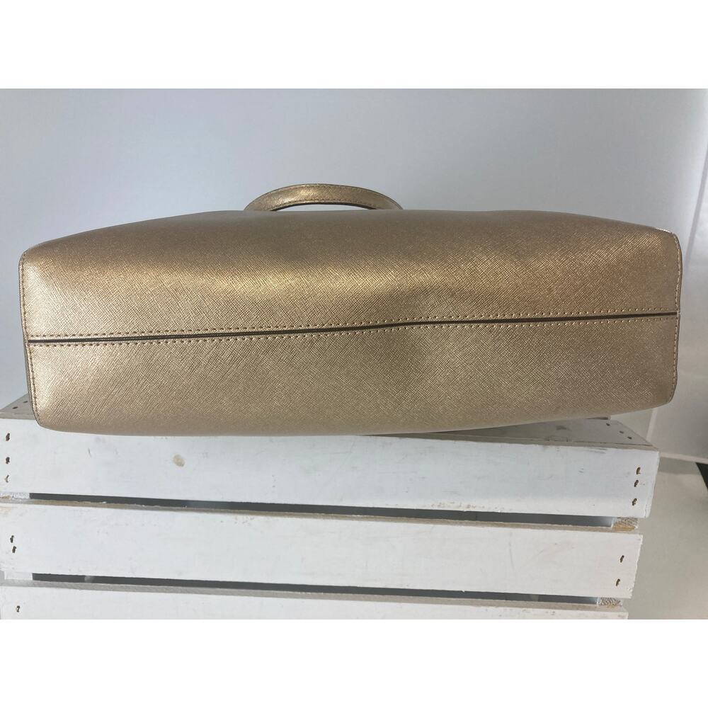 MICHAEL KORS LARGE GOLD METALIC LEATHER SHOULDER BAG - Picture 6 of 16